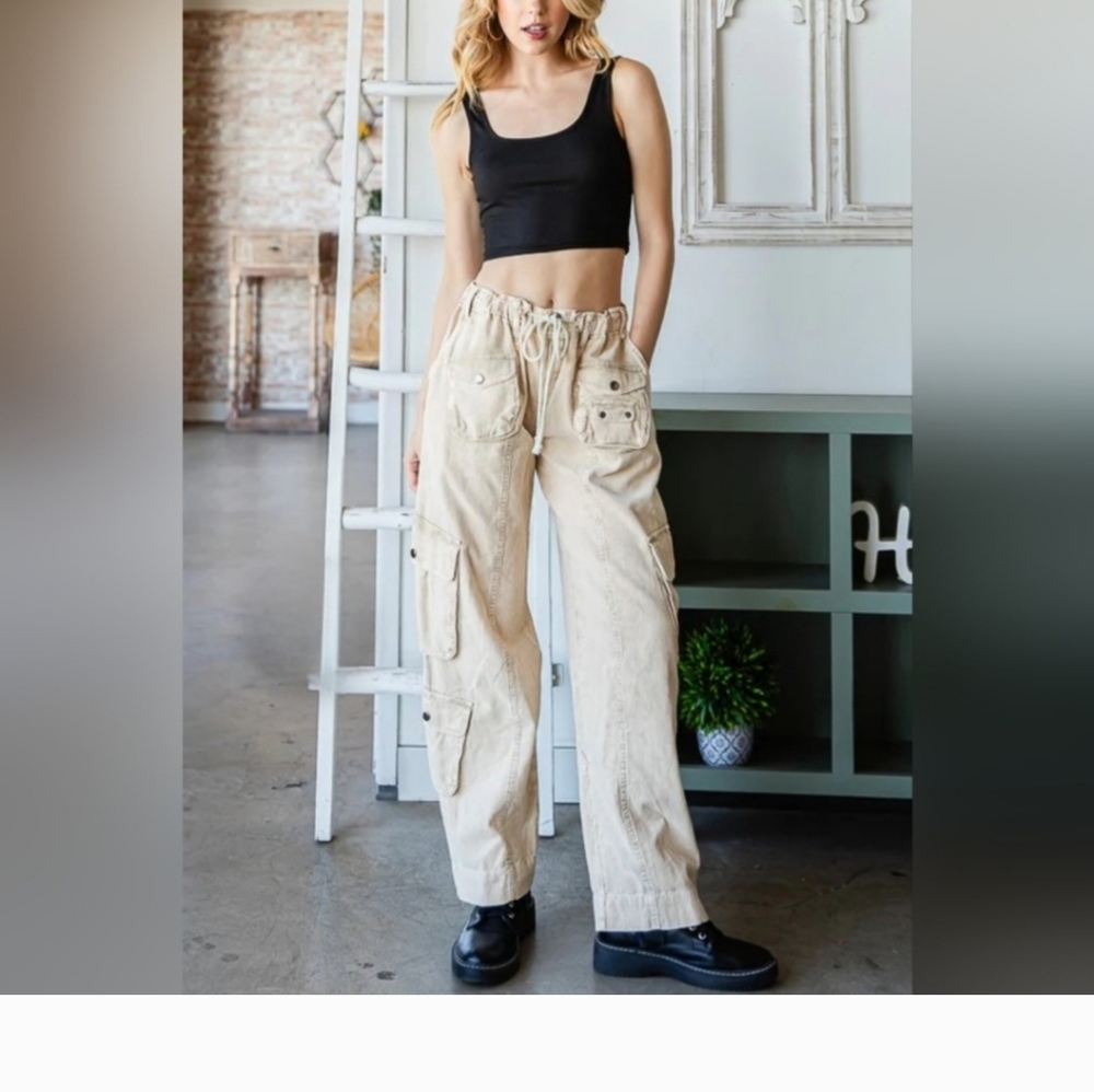 NWOT. Oli & Hali Mineral Washed Cargo Pants Sz. Medium